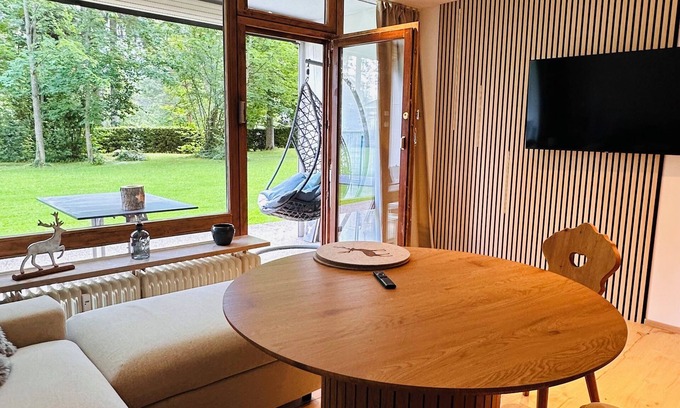 Sankt Martin bei Lofer Apartamento | Cozy new vacation apartment with mountain views, garden and swimming pool