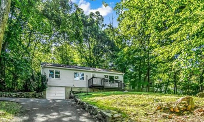 Hamden Casa | Cozy New England home near Quinnipiac Yale