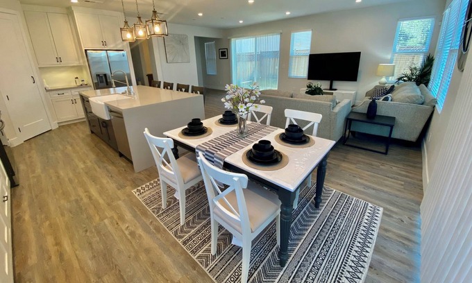 Claremont Casa | Cozy New Home in Claremont in Los Angeles near Colleges & Padua Hills Theater