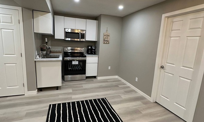 Calgary Casa | Cozy new private suite, close to the airport. no cleaning fee