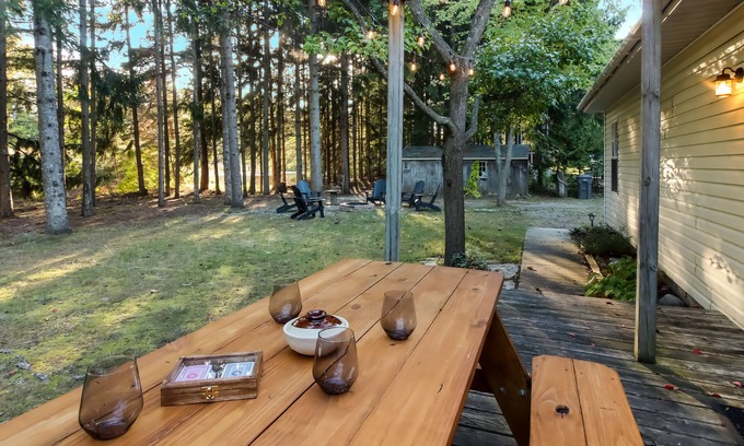 Northport Cabaña | Cozy & New - Walk to Lake Michigan & Northport's shops, restaurants, and bars.