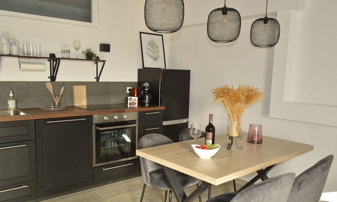Bornsen Apartamento | Cozy newly furnished basement apartment. Close to the city and yet idyllic