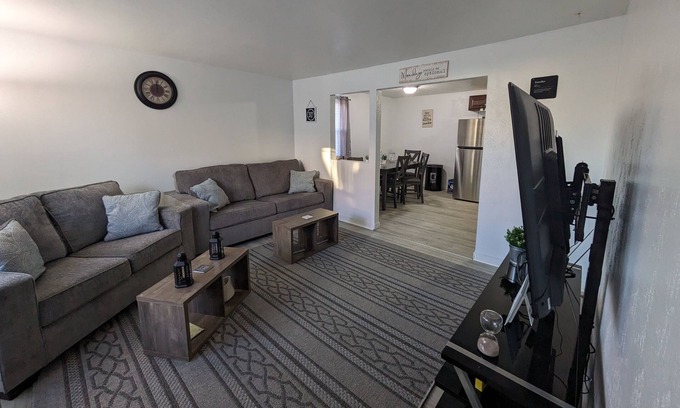 Ashwaubenon Casa | Cozy Newly Remodeled Two-Bedroom Townhouse in Green Bay Near Lambeau!