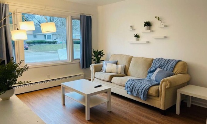 Monona Apartamento | Cozy Newly Renovated Unit 15 Minutes From Downtown
