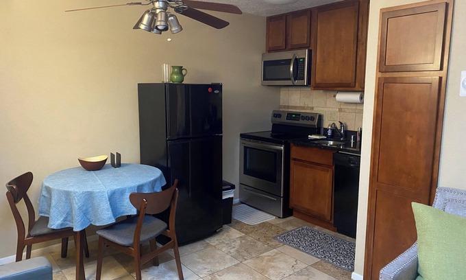 Highland Business Condominio | Cozy Nob Hill Condo close to UNM