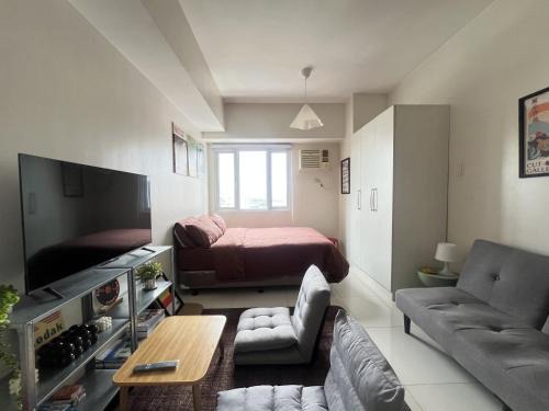 Valencia Apartamento | Cozy Nook l Accessible LRT QC l Wifi & Netflix