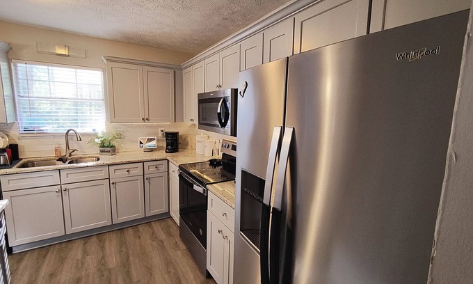 Lithonia Casa | COZY OASIS , ENTIRE HOUSE IN LITHONIA. 7 Minutes from Stonecrest Mall