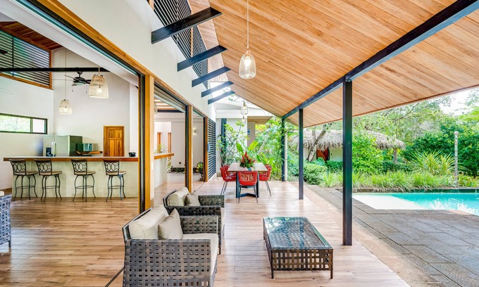 Matapalo Casa | Cozy oasis with lush yard, private pool, full kitchen & washer/dryer