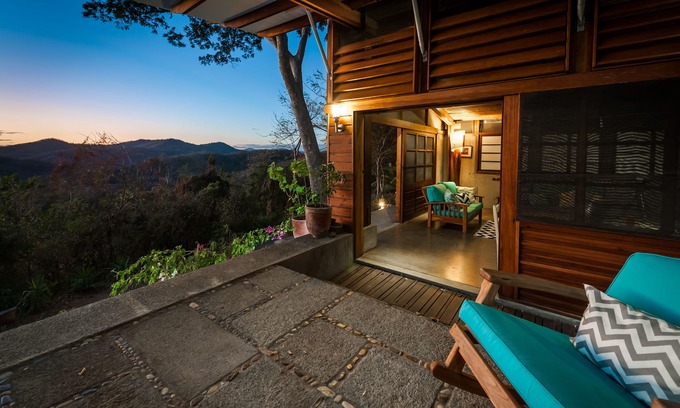 San Juan del Sur Villa | Elegante villa con vista al mar ubicada en el dosel de la jungla en SJDS