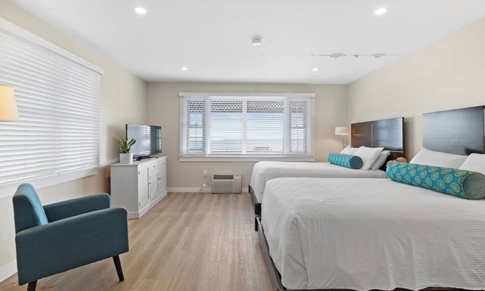 Falmouth Heights Hotel | Cozy Oceanfront Room | 2 Beds + Kitchenette