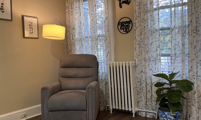 Wilmington Casa | Cozy on the Hill. Close to Riverfront, Brandywine park and great food