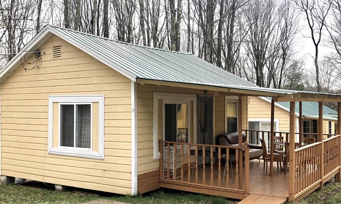 Mongaup Valley Casa | Cozy One bedroom Bungalow with shared pool 8m bethel woods 10m Casino
