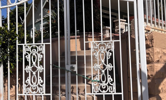 Downtown Riverside Apartamento | Cozy one of a kind 1910 bungalow -Wifi private . All close to RCC and UCR>