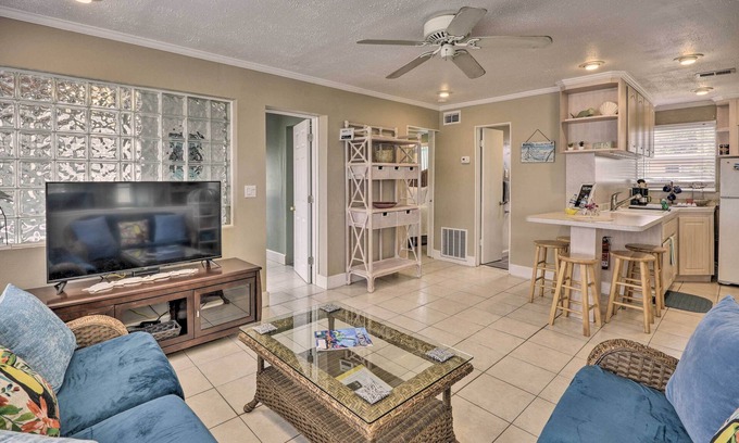 Neptune Cabaña | Cozy Ormond Beach Bungalow: Steps to the Sand
