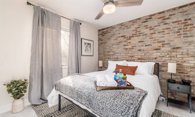Victorian Village Condominio | Cozy OSU/Short North 2B Condo, Walkable w/ Parking