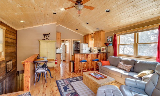 Ouray Cabina | Cozy Ouray Hideaway: Mountain Views, Steps to Main