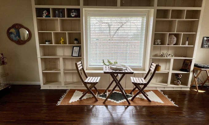 Oak Cliff Casa | Cozy Park Front house with amazing natural light