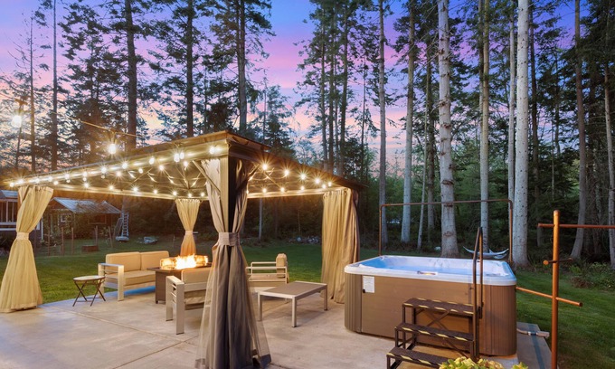 Langley Casa | ♿️Cozy/Peaceful/Bright 🏡 Hot Tub + Private Beach
