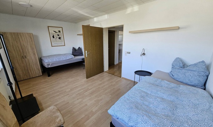 Fuldabruck Apartamento | Ático-Ejecutivo-Baño Privado-Vista al campo-Penthouse für 7 Personen