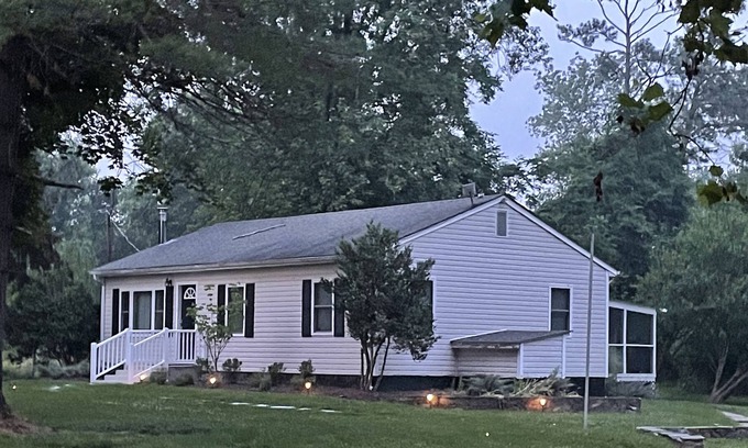 Upperville Cabaña | Cozy, Pet-friendly Cottage in the Middleburg Wine region