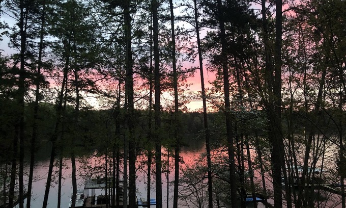 Fair Play Casa | Cozy Pet Friendly Cottage, 2 story Deep Water Dock - bring your boat!