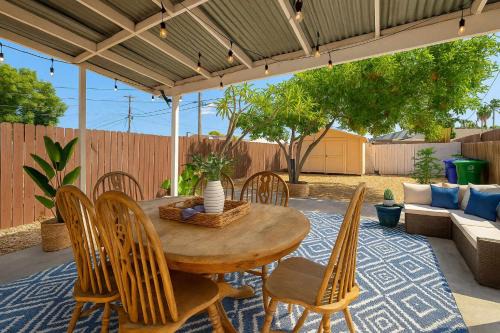 City Heights Casa | Cozy Pet Friendly Escape with Outdoor Dining