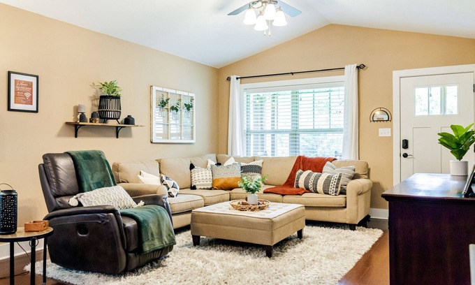 Swannanoa Casa | Cozy Pet Friendly Summer Retreat, Mountain View Fire Pit Good Location near AVL