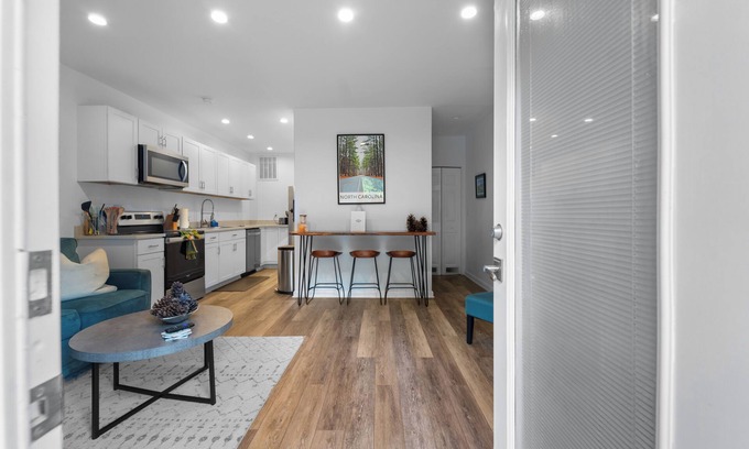 Pinehurst Apartamento | Cozy Pinehurst 2BR Apartment w/3 Beds Across from Pinehurst #6 Firepit