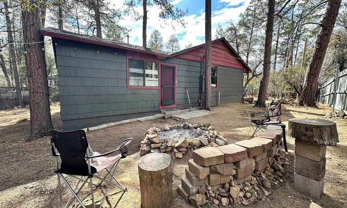 Prescott Cabina | Cozy Pines Cabin in Prescott - 3bd/2ba