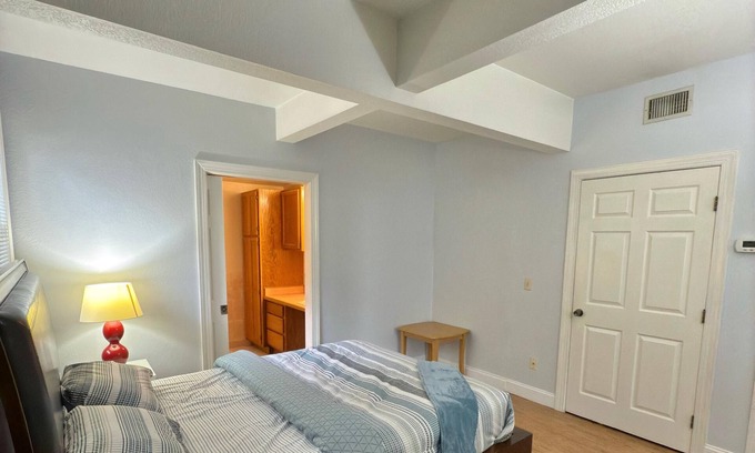St. Nicholas Apartamento | Cozy Place Close to Downtown, Hospitals and Universities by San Marcos area.