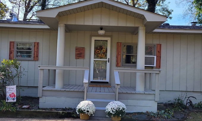 Wilburn Casa | Cozy place right on Little Red River near Cow Shoals and Sugarloaf Mt trailhead