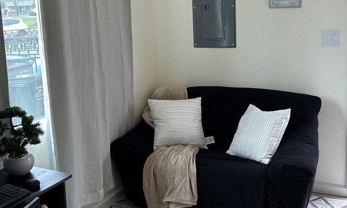 East San Jose Apartamento | Cozy place to relax and take your mind off things.