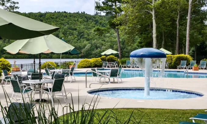 Lake Harmony Condominio | Cozy Pocono Mountain Escape
