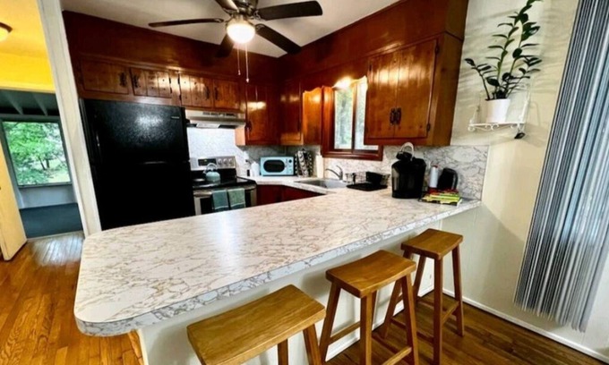 Cresco Casa | Cozy Pocono Mtn. Chalet with fireplace/Pool Table