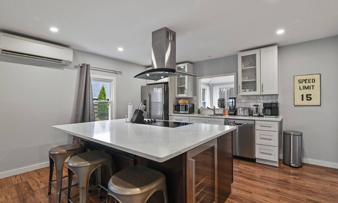 Henryville Casa | Cozy Pocono Retreat-Modern 3 bed