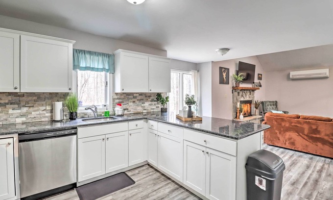 Mount Pocahontas Casa | Cozy Poconos Escape: Pool Access & Pet-Friendly!