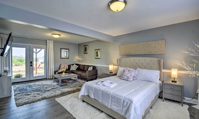 South Colby Apartamento | Cozy Port Orchard Home w/ Grill & Fire Pit!