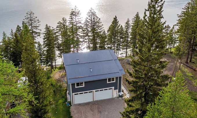 Marion Casa | Cozy, Pristine Lakefront Escape for Summer or Winter Fun/Built 2016