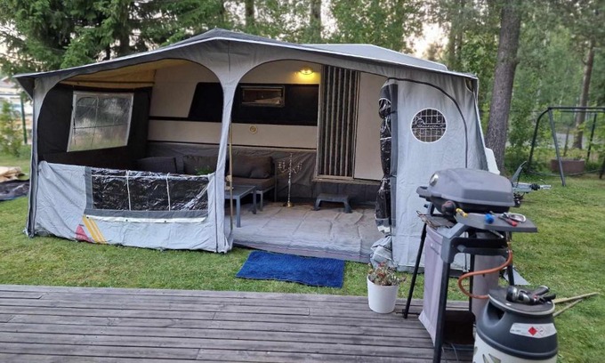 Lulea Casa | Cozy private caravan on our lawn