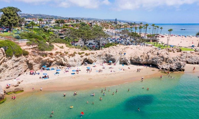 Corona del Mar Cabaña | Cozy, private & charming 3bd/2ba cottage in a magical little village by the Sea
