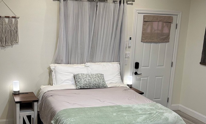 Bakersfield Apartamento | Cozy, private full Guesthouse in Bakersfield, CA
