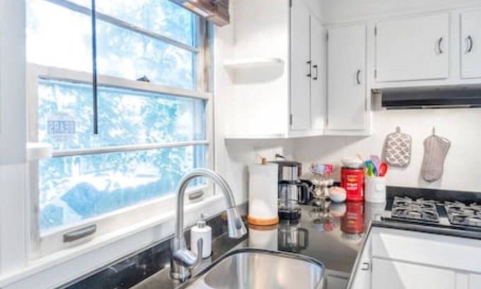 Faubourg Delassize Casa | Cozy, Private Guesthouse | 1 block to Streetcar