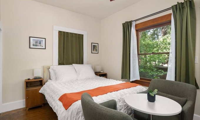 Chico Casa | | Cozy + Private | Near Enloe |