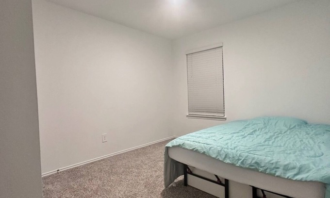 Katy Casa | Cozy Private Room with Private Bathroom in Charming Katy