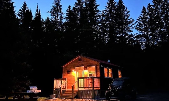Colebrook Cabina | Cozy private rustic cabin with views of Dixville Notch