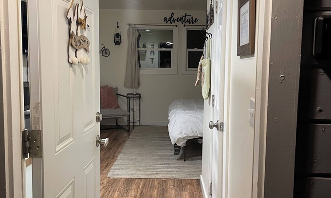 Colfax Apartamento | Cozy, private, secluded studio between Sacramento and Tahoe