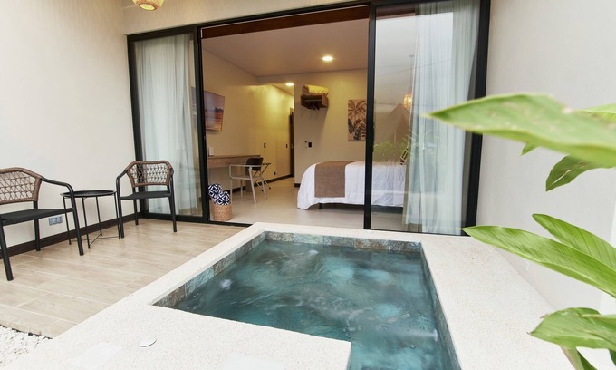 Aguas termales de Arenal Apartamento | Studio with jacuzzi, kitchen, private, location