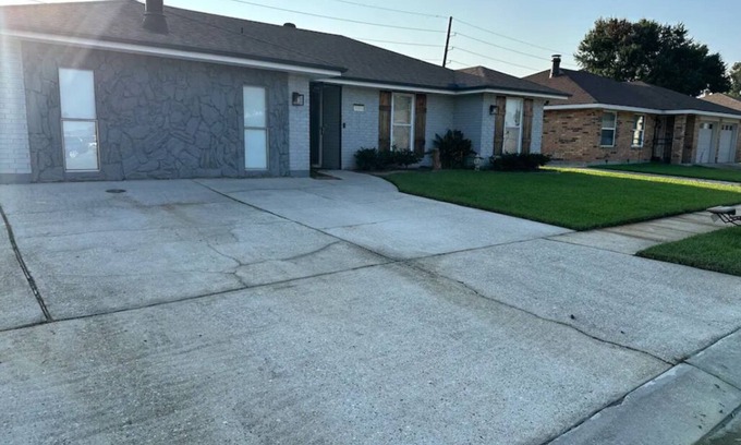 Kenner - Louis Armstrong International Airport Casa | Cozy private suit inside a home in awesome Kenner with AC, WiFi