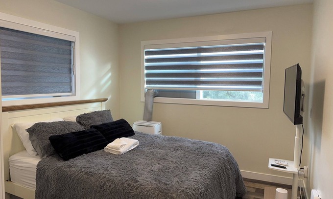 Southwest Edmonton Casa | Enjoy privacy & value - Few minutes from 20+ top sight attractions in Edmonton