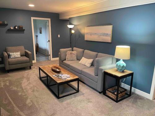 Hope Apartamento | Cozy Private Suite with HOT TUB fire pit and AC!